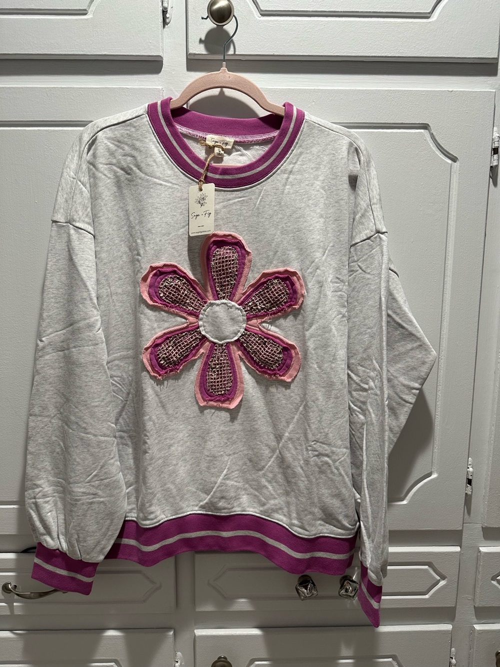 Sage+Fig Daisy Applique Patch Sweatshirt in Heather Gray